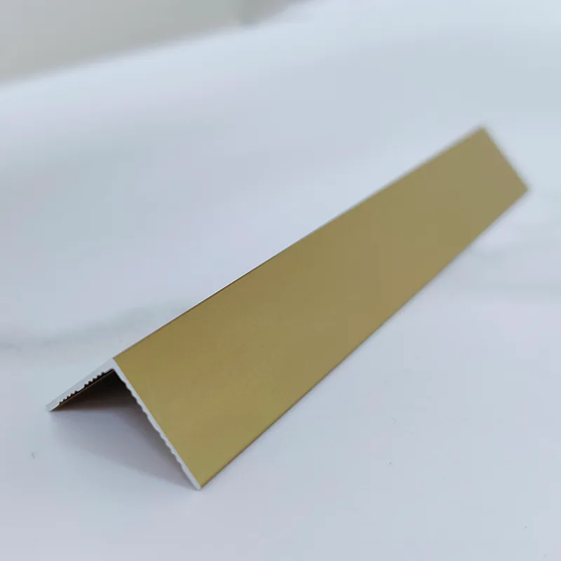 90° stačiu kampu Apkarpymas